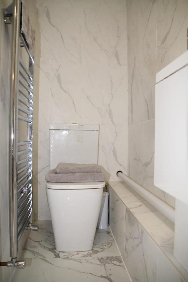 House 1905 - Self Catering Serviced Apartment Tidworth Zewnętrze zdjęcie